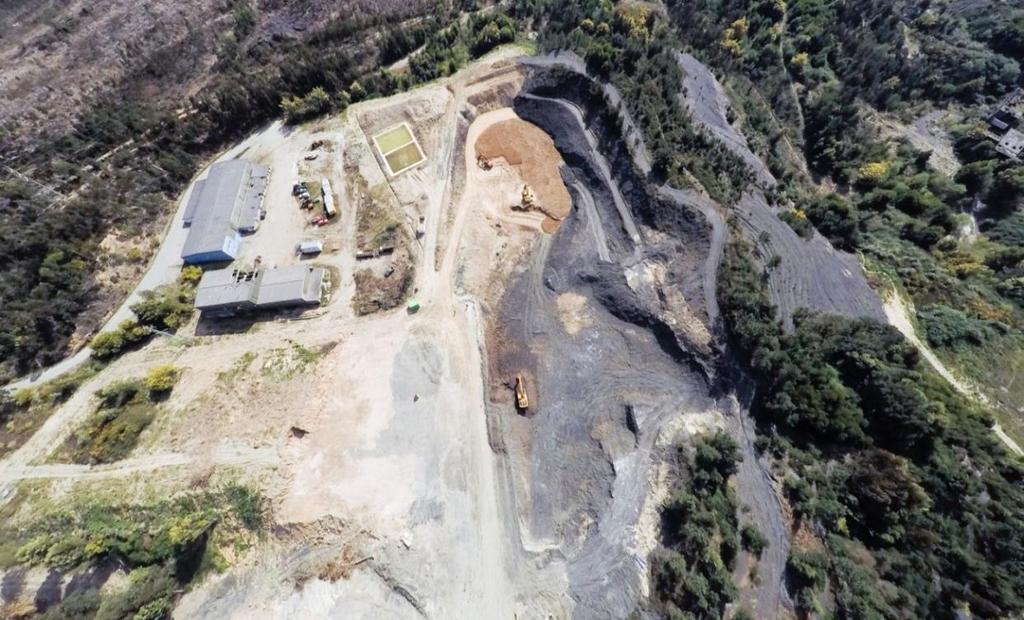 Para melhor identificação dos locais onde foram realizados os perfis, procedeu-se à sua implantação aproximada sobre uma fotografia aérea, obtida entre ambas as campanha de prospeção geofísica, e