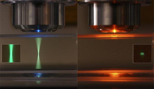 31 um laser pulsado infravermelho (lado direito). Podemos perceber que, para a excitação com um fóton, a amostra fluoresce em toda a região atravessada pelo laser.