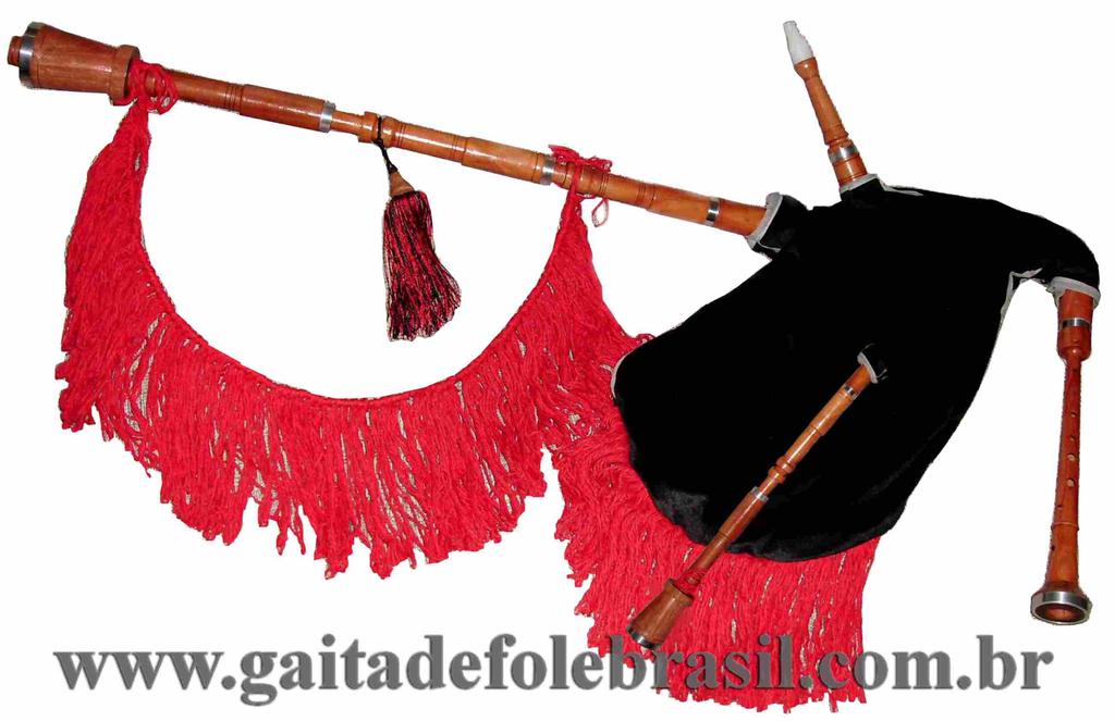 Gaita-de-Fole Galega em Dó maior Modelo Clássico 2 - com dois roncos Em madeira pau-rosa Descrição: A mesma gaita Modelo 1 acrescido de mais um ronco menor (ronqueta).