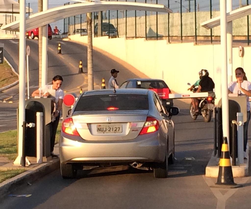 Localização: entrada ou saída do estacionamento Medida: