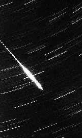 Se chegar a atingir a superfície do nosso planeta, então recebe o nome de meteorito. Ao fenômeno luminoso (estria), dá-se o nome de meteoro.