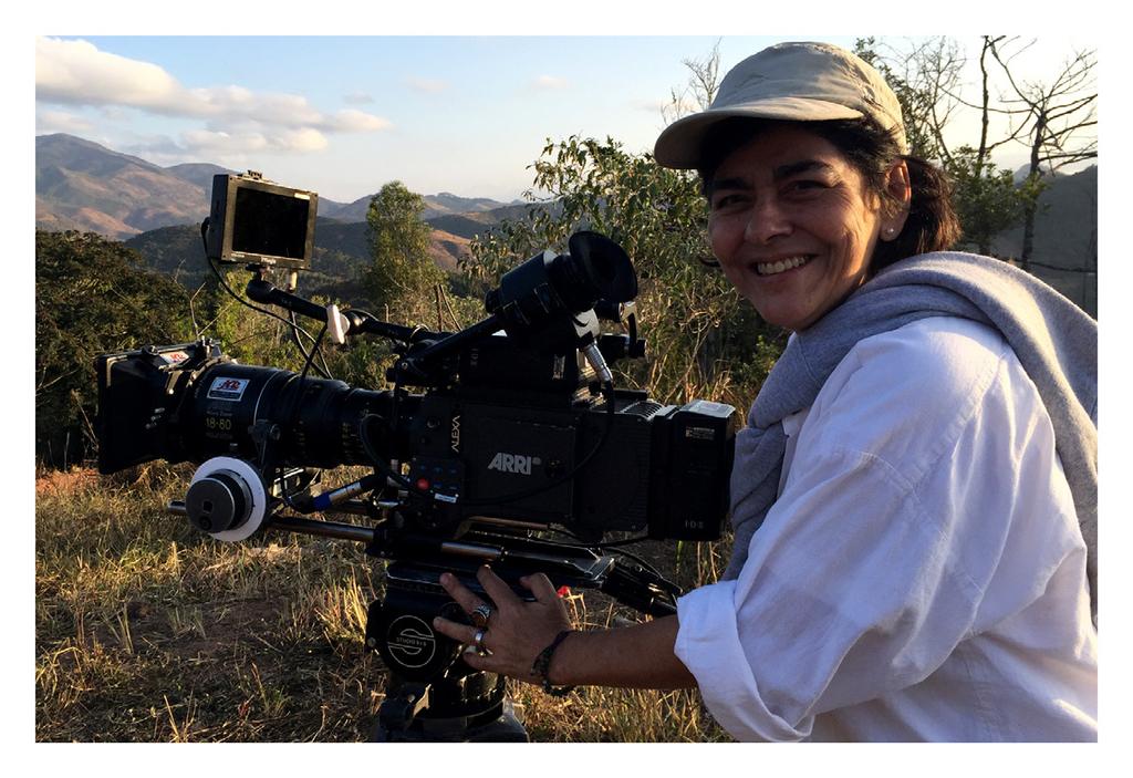 Betse de Paula Formada em Ciências Sociais pela UFRJ, foi professora de Roteiro, Direção e Práticas Cinematográficas no curso de Cinema da Universidade Estácio de Sá (2007-2010).