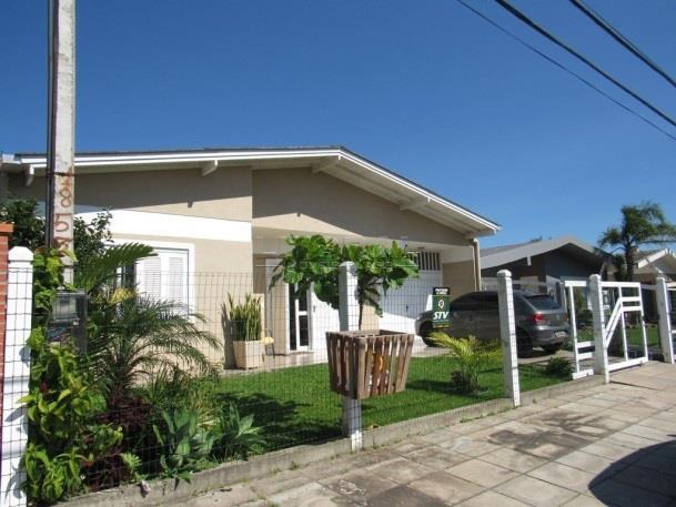 Rio Mampituba, nº 1853 Centro/Xangri-lá Casa com excelente localização, próximo a todos os recursos da praia, apenas 4 quadras do mar, ótima posição solar frente