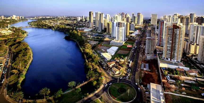 Localizada no estado do Paraná, a cidade de Londrina está a 380 km da capital Curitiba e tem uma população de mais de meio milhão de habitantes, que a coloca entre os quatro maiores municípios da