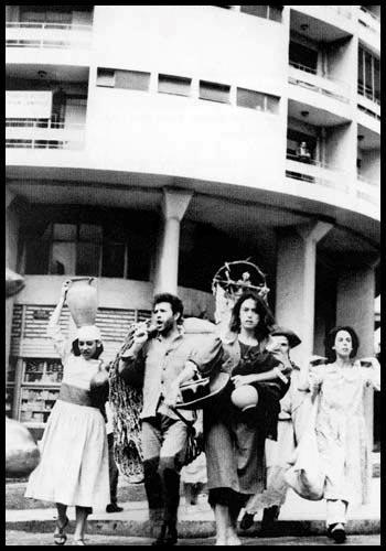 comício da Central do Brasil, em 13 de março de 1964 A capital Brasília, símbolo do