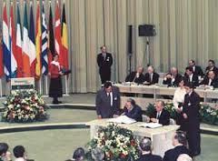 A Política Agrícola Comum: origem O Tratado de Roma que instituiu a Comunidade Económica Europeia, em 25 de Março de 1957, refere, logo no seu