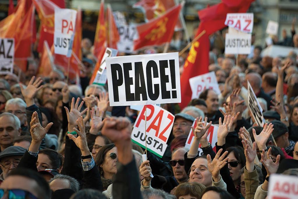 Milhares de pessoas tomaram parte da demonstração em Madri contra o terrorismo e a guerra, Nov 2015 (Adolfo Lujan) respostas efetivas além do modelo GAC.