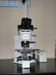 54 Figura III.13: Microscópio ótico utilizado para avaliação microestrutural. Fonte: Acervo do próprio próprio autor. III.3.3. Avaliação de porosidade A análise de porosidade dos seis tipos de revestimentos foi realizada com auxílio do microscópio ótico OLYMPUS BX60MF, apresentado na Figura III.
