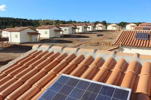 Solar no Programa Minha Casa, Minha Vida A partir de janeiro de 2018, novas casas construídas através do Minha Casa, Minha Vida, deverão* ter um sistema de geração de energia: Solar (Aquecedor ou