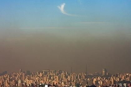 C3 (média corrosividade) Atmosferas urbana e industrial, moderada poluição com SO 2.