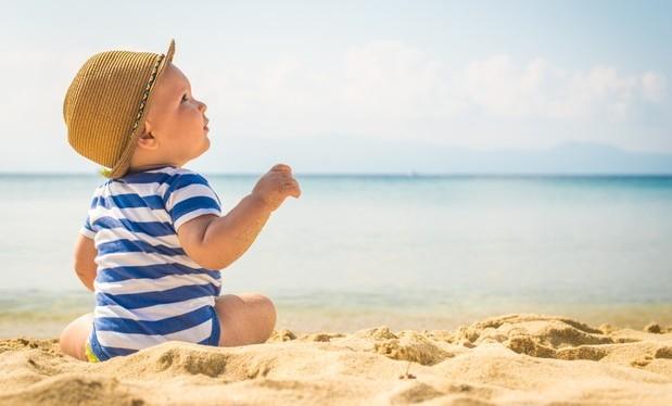 Não esquecer o chapéu quando estiverem ao ar livre; Dar água com mais frequência e certificar-se de que bebe mais água do que o habitual; Evitar a exposição direta ao sol, especialmente entre as 11 e