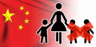Falando um pouquinho mais da China atual Para conter o seu grande crescimento populacional, a China criou a política de filho único.