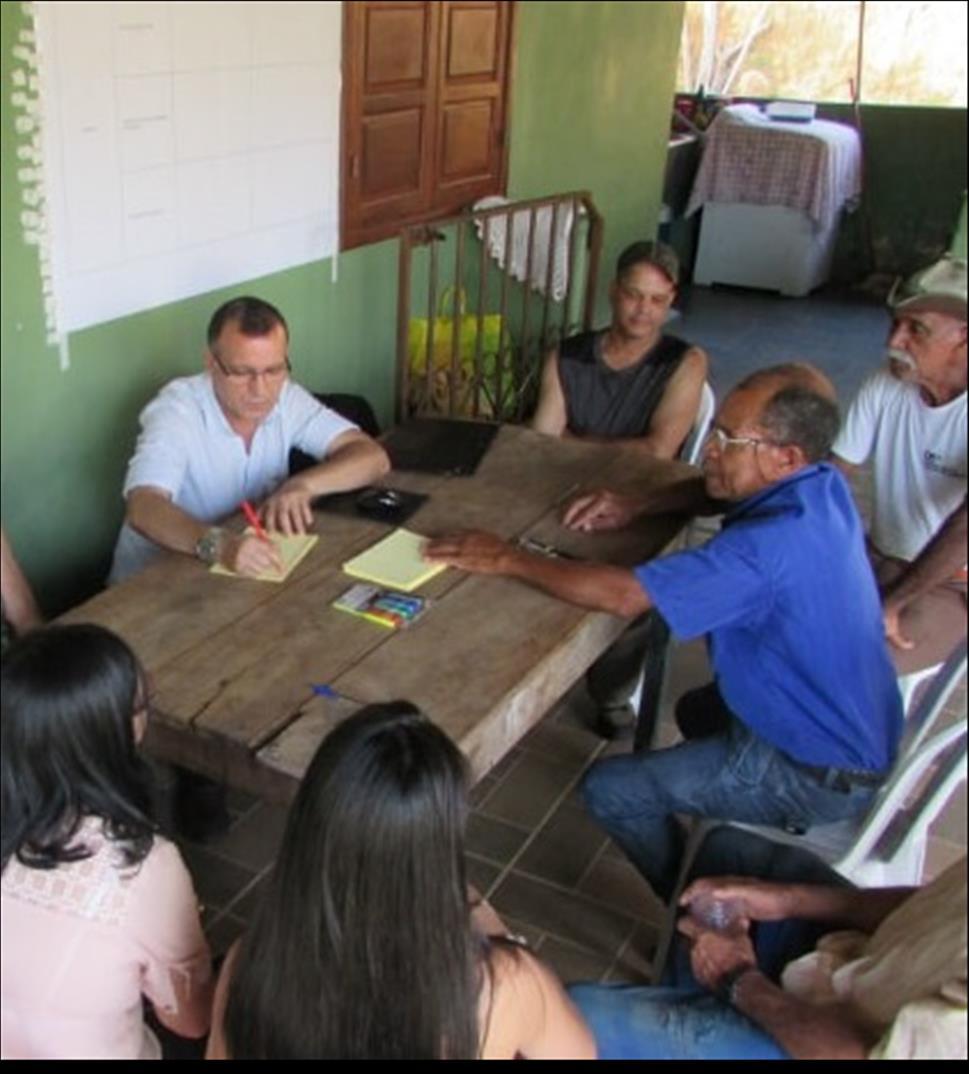 15 Reassentamento de 140 famílias em Paracutu de Baixo Contratos de compra e venda assinados por 9 lotes Processo de registro de imóveis em andamento