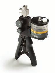 NPT para manômetro referência ou módulo pressão Conector rosqueamento paralelo fêmea ⅛ pol. NPT para unida em teste A Fluke 700HTP-2 foi projetada para gerar pressões até 10000 psi/700 bar.