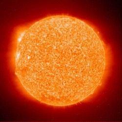 22 32 Apesar de parecer a maior de todas as estrelas para nós, por ser a que possui maior Magnitude Aparente, o Sol é uma estrela bastante comum no Universo.