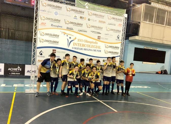 Atletas d Clégi Regina Mundi campeões da mdalidade de Sub 13 masculin. Os atletas Marcell Assad Haddad Filh e Andrei Barret Aranha da Silva fram esclhids pela arbitragem cm Destaques da cmpetiçã.