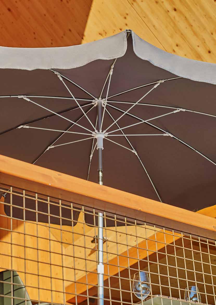 CRETA Parasol de aluminio con inclinación. 10 varillas 6 mm fibra de vidrio. Regulable en altura. Guarda-sol em alumínio com inclinação. 10 varetas 6 mm fibra de vidro.