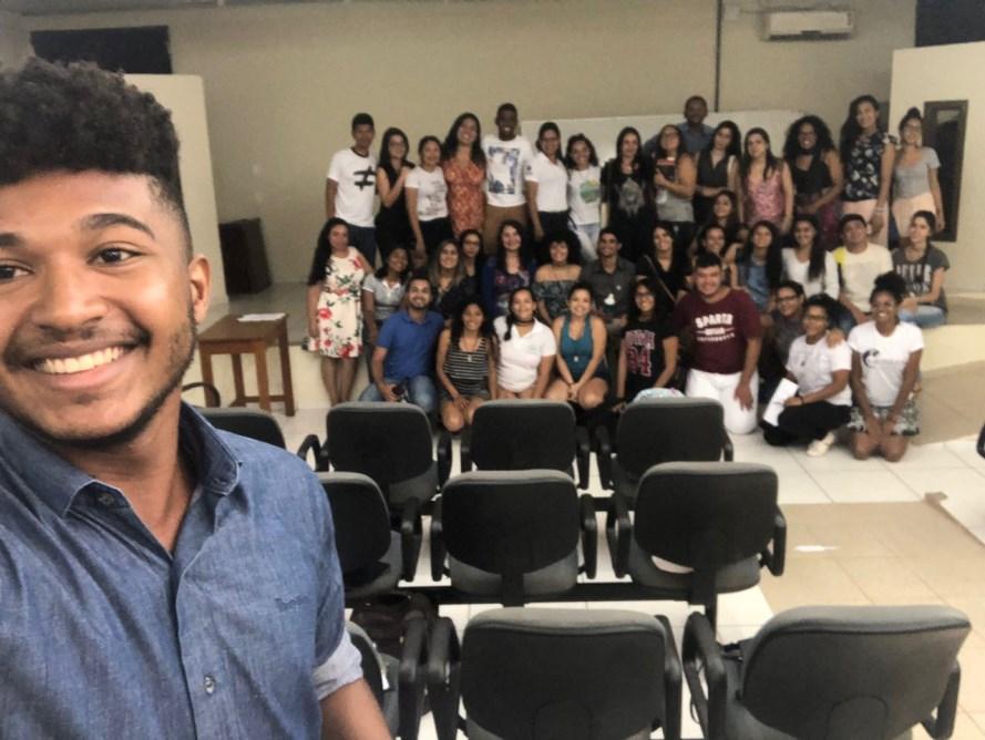 (NOITE) Durante a noite nos dirigimos até o auditório da UMIFESSPA onde participamos de uma mesa redonda com o tema: Saúde da população negra e pratica de cura em