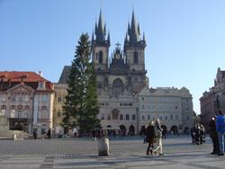 Tempo livre para passeios independentes pelo centro antigo. Continuação para Praga e hospedagem.