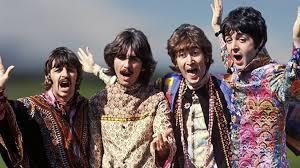 THE BEATLES I AM THE WALRUS Composta por John Lennon em 1967 e lançada no mesmo ano, atingiu o top 10 na Inglaterra e nos EUA.
