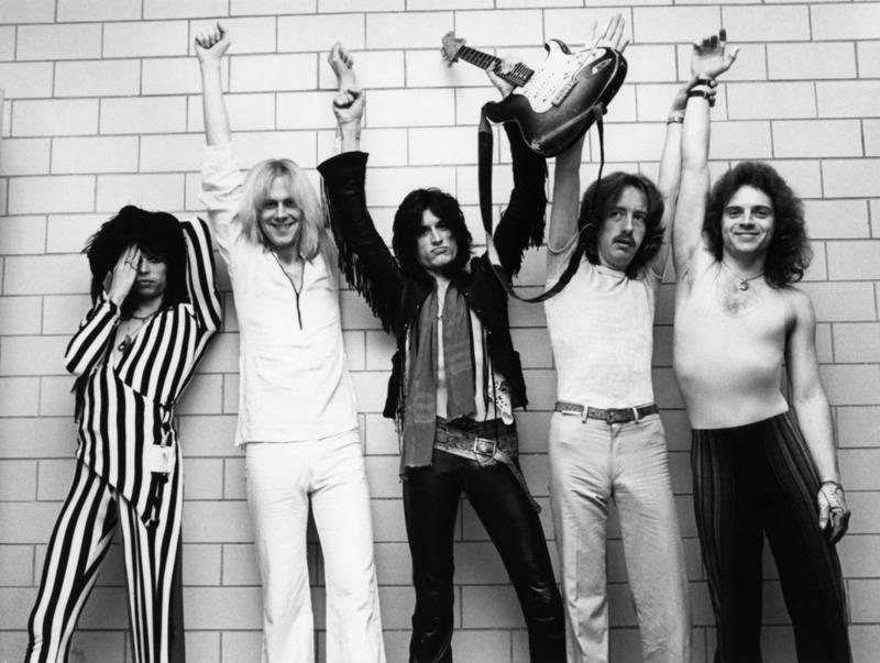 AEROSMITH DREAM ON Escrita por Steven Tyler, a música foi o primeiro grande hit da banda, sendo a principal canção de Classic Rock nas rádios da epoca (1973) É a 173º melhor canção de todos os tempos