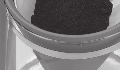 [02] Remova a jarra da placa de aquecimento, e posteriormente retire a tampa do suporte do filtro e adicione pó de café (não utilize mais de 40 gramas).