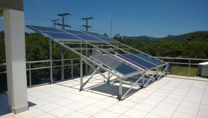 se estabilize. A potência máxima do módulo é medida a cada exposição solar de 43 kwh/m 2, que é integrada no tempo quando o módulo está com temperatura entre 40 e 60 C.