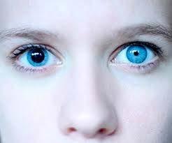 Exame das Pupilas Observar: Tamanho Simetria Reação à luz. As pupilas normais apresentam tamanhos semelhantes (isocóricas).