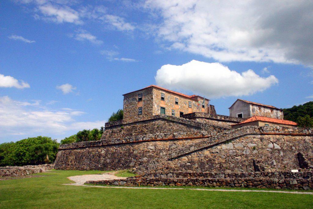 Fig. 2. Forte de São José da Ponta Grossa, construído em 1740 (foto: Joel Pacheco, 2013).