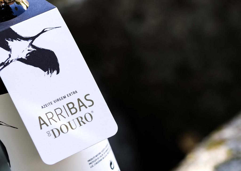 AZEITE EXTRA VIRGEM ARRIBAS DO DOURO PRAEMIUM ARRIBAS DO DOURO EXTRA VIRGIN OLIVE OIL - PRAEMIUM Os azeites ARRIBAS DO DOURO são produzidos a frio e apenas por processos mecânicos no nosso lagar,