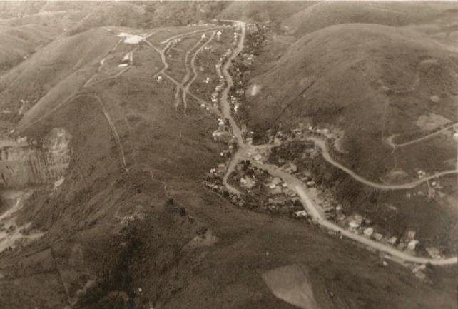 Por volta de 197, surge em terras férteis de vasta vegetação e de difícil acesso algumas moradias, inicialmente sem nenhuma infraestrutura, essas terras foram sendo ocupadas aos poucos por pessoas