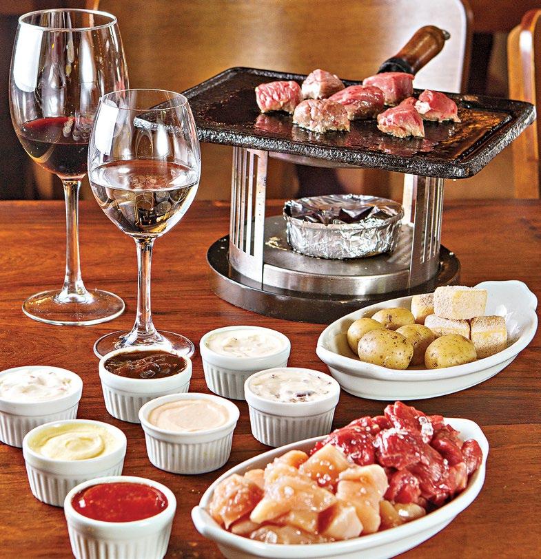 Fondue de Carne na Chapa Sequências de Fondues Nossas sequências são servidas a partir de 2 pessoas SOB CONSULTA DAVOS Fondue de Queijo Acompanha cubos de pão italiano e 2 tipos de geléia Fondue de