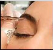 O paquímetro ou pau de laranjeira deve seguir do lado do nariz até a testa e passar sobre o centro da pupila.