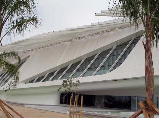 Museu do Amanhã em píer encravado na Praça Mauá, Rio de Janeiro.