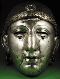 Arte romana Máscara de um gladiador perceba os traços indianos, fruto de influências culturais advindas dos povos conquistados. Os romanos preservavam uma notável influência de outras culturas.