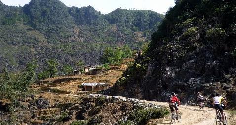 DIA 1 CHEGADA Chegada a Hanoi, receção no aeroporto e transfer para o hotel. Recomendamos um passeio pela cidade velha para se acostumar a esta cidade movimentada.