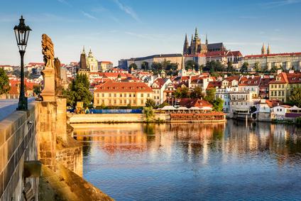 DIA 6 / TERCA-FEIRA BUDAPEST - BRATISLAVA - PRAGA Café da manhã e saída para Praga passando por Bratislava, capital da Eslováquia. Tempo livre para passeios pelo centro antigo.