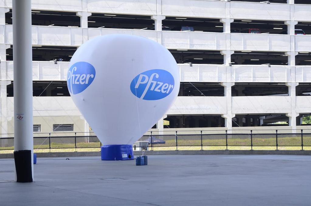 ITEM 29 BALÃO INFLÁVEL EXTERNO (BLIMP) Exposição da sua marca em um balão fixo externo (BLIMP), com as dimensões de até 6 metros de altura por 2 metros de comprimento, em local de fácil visibilidade,