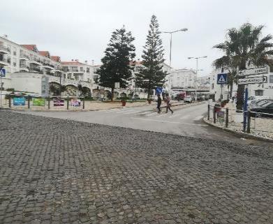 Mais para Sul, destacam-se também o Largo da Fonte do Cabo, a Praça dos Navegantes, o Largo de Santa Marta, o Parque de Santa Marta e o Miradouro das Furnas.