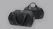 Aumenta o estilo e a funcionalidade; acabamento preto, com inserções de borracha para melhor aparência; aumenta a capacidade de transporte de bagagem. 2,3 kg de limite de peso.