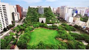 22 A Figura 2.11 apresenta um exemplo de edificação com telhado verde intensivo. Figura 2.11 Telhado verde intensivo do edifício ACROS, sede da prefeitura da cidade de Fukuoka, no Japão.