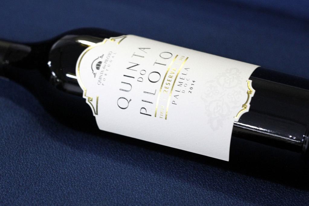 Quinta do Piloto Reserva 2014 Este surpreendente vinho é elaborado a partir de uvas de uma pequena vinha velha da Herdade de Agualva.