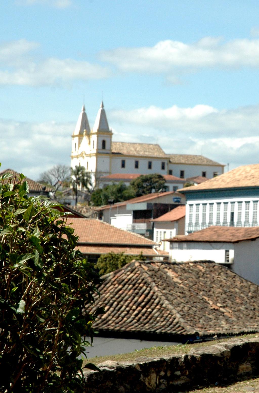 SANTA LUZIA Santa Luzia é uma das cidades que formam a região metropolitana de Belo Horizonte.