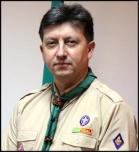 do Ensino Secundário, 52 anos, Promessa em 1978 como Lobito, Explorador, Sénior; Dirigente desde 1984; Chefe de Grupo Explorador 1984 a 1991; Chefe de Departamento Regional da II Secção 1990/1992;