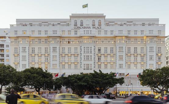 vinham para a grande Exposição do Centenário da Independência do Brasil. Foi inspirado nos Hotéis Negresco, em Nice e Carlton, em Cannes, transformando-se em símbolo para a cidade do Rio de Janeiro.