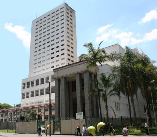 na Baía de Guanabara, Rio de Janeiro, projeto pelo Joseph Gire, e a Biblioteca Mário de Andrade em São Paulo, obra de Jacques Pilon, outro marco arquitetônico Figura 4 - Palácio de Brocoió, obra de