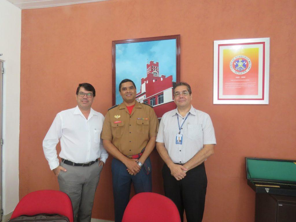 Corpo de Bombeiros participa do Natal Iluminado O Corpo de Bombeiros Militar de Sergipe (CBM) também se engajou na realização do Natal Iluminado, iniciativa da Fecomércio e Prefeitura de Aracaju, com