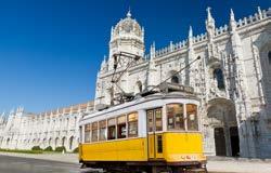 2º Dia (Sábado) Lisboa/Vila de Sintra/Cascais/Estoril/Lisboa: Café da manhã. Às 09h o seu motorista-guia vai encontrá-lo no hall do hotel para iniciar a visita panorâmica da cidade de Lisboa.