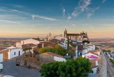 Visitaremos a Fábrica do Pastel de Belém, datada de 1837, para saborear os famosos pastéis de Belém. A seguir, parada para fotos na Torre de Belém.