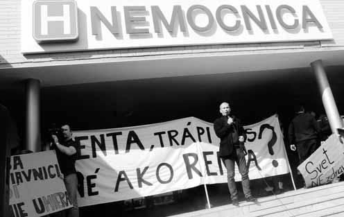 Z DOMOVA 25 V Banskej Štiavnici sa včera konal protest proti zrušeniu gynekologicko-pôrodníckeho oddelenia miestnej nemocnice s poliklinikou.